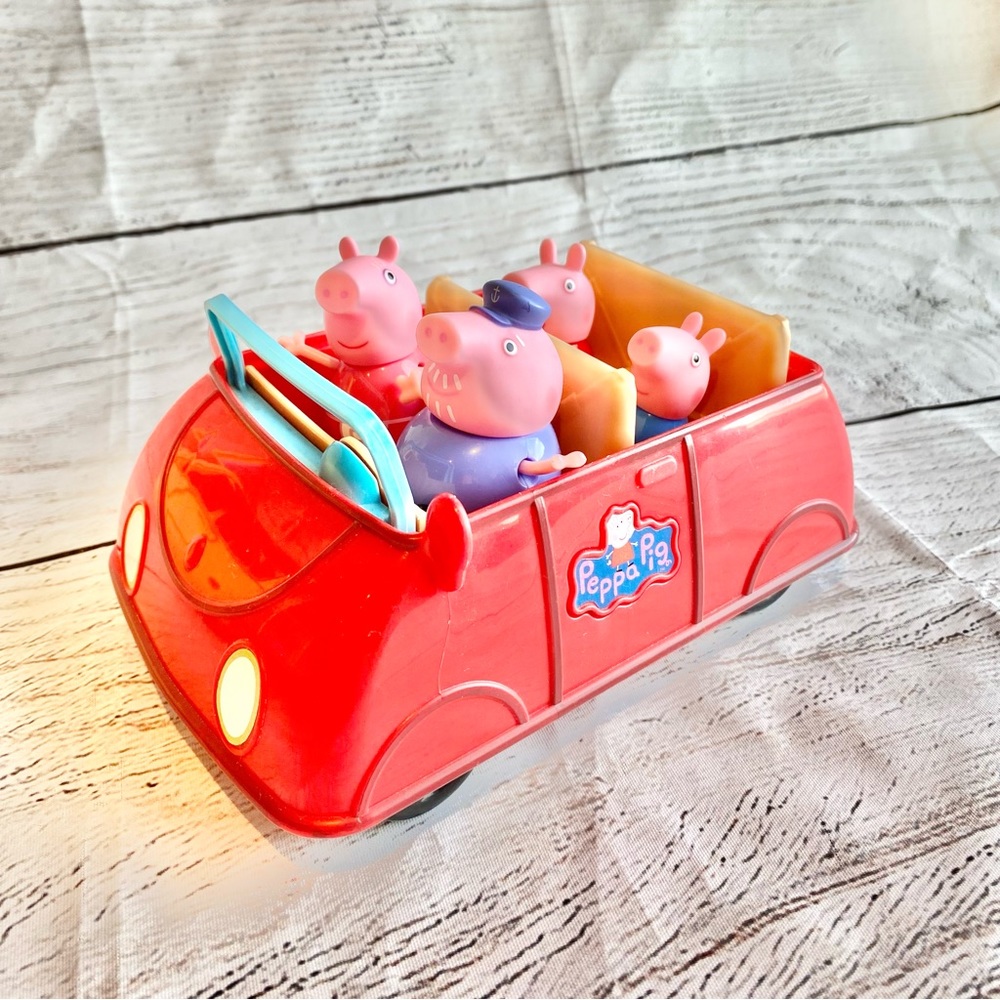 Peppa Pig Car and Characters
